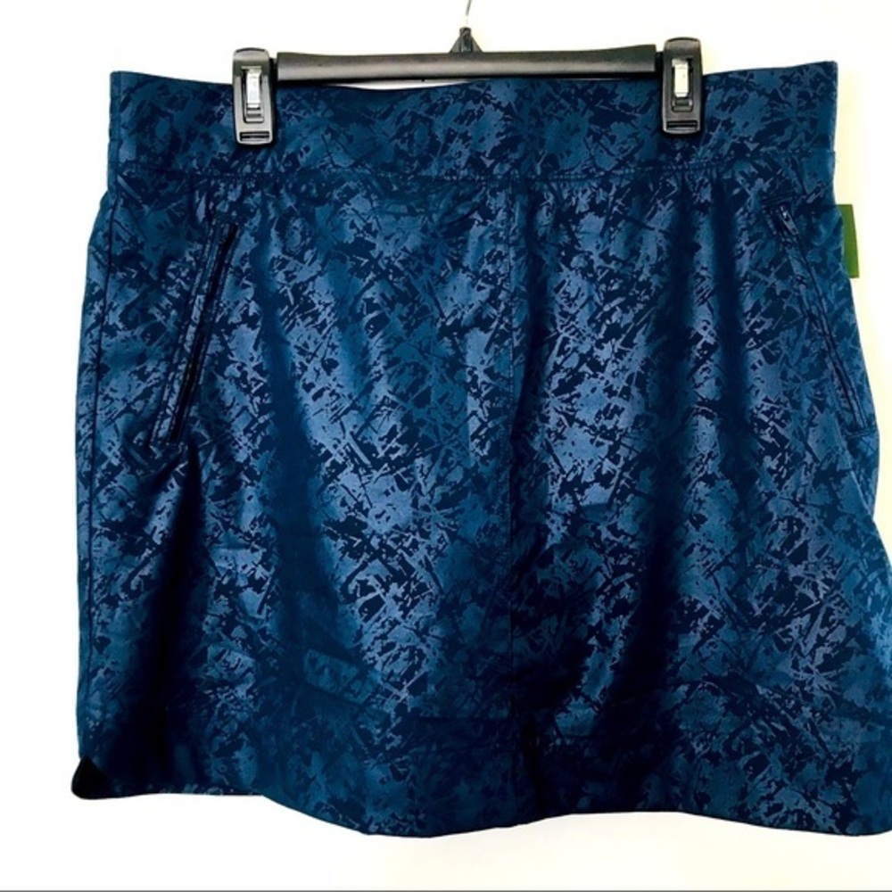 Orvis Travel Skort Blue Embossed Print- Size XL NWT
